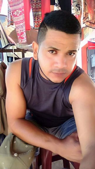 Carlos gamonefa, Hombre de La Ceiba buscando pareja