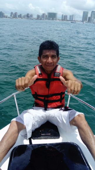 Alfred, Hombre de Guayaquil buscando amigos