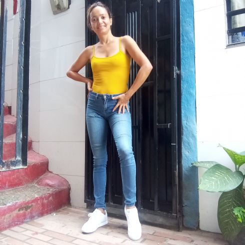 Lawin, Mujer de Medellín buscando una cita ciegas