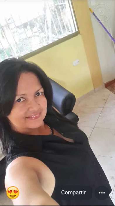 Anele, Mujer de Caracas buscando una cita ciegas