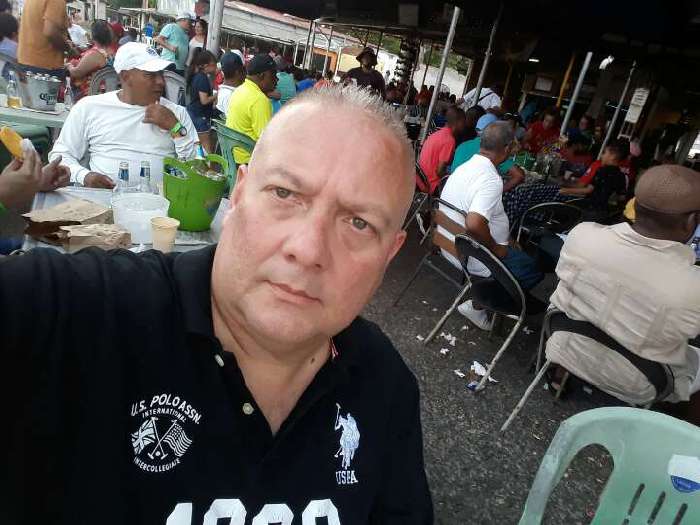 Ricardo paniza, Hombre de Panamá buscando pareja