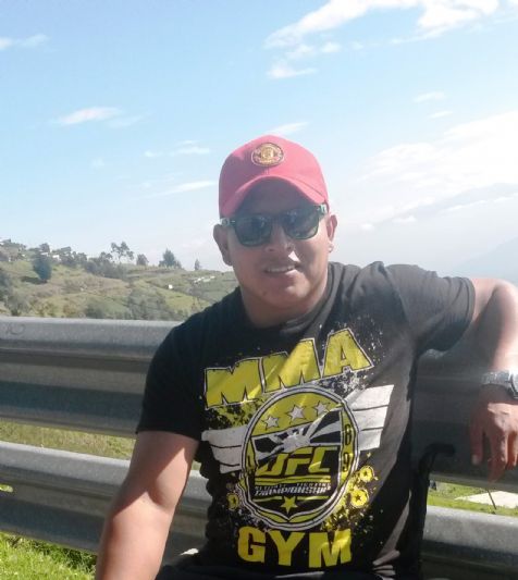 Cesar, Hombre de Quito buscando amigos