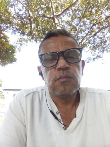 Gustavo, Hombre de Medellín buscando conocer gente