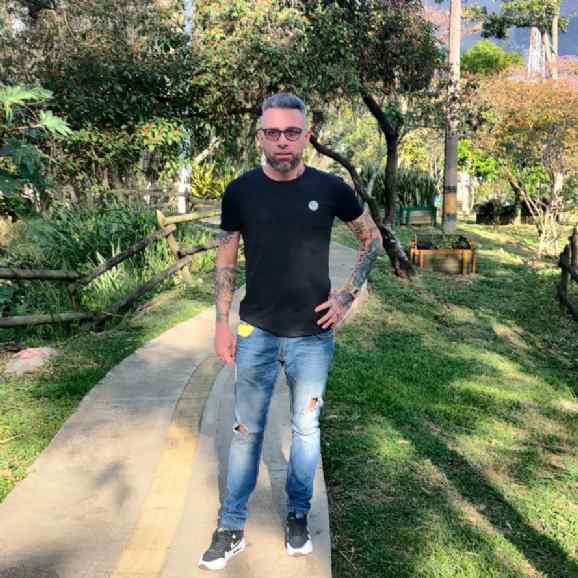 Vr, Hombre de Medellín buscando amigos