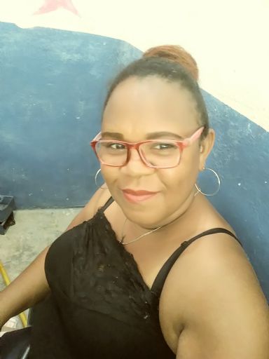 Adalgiza, Mujer de Santo Domingo buscando una cita ciegas
