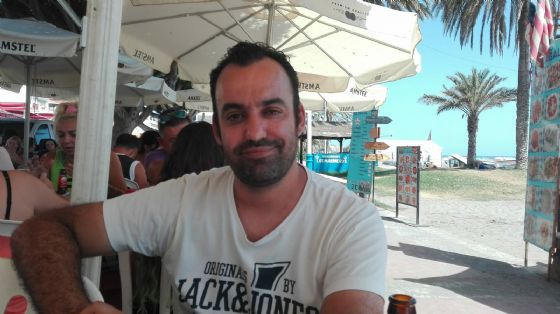 Migueshakur, Hombre de Málaga buscando una cita ciegas