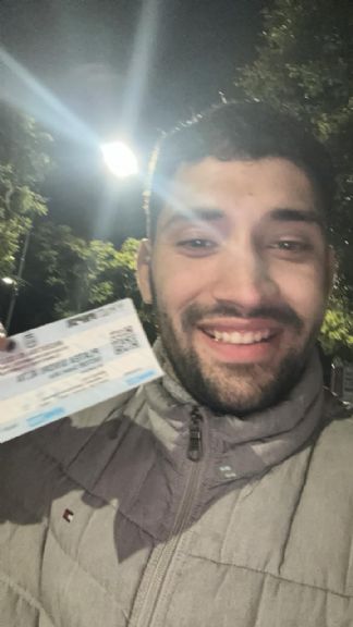 Ariel buscando una cita ciegas en Buenos Aires Ariel, Hombre de Buenos Aires buscando una cita ciegas
