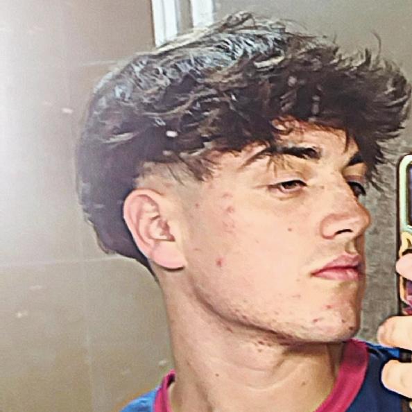 Enzo buscando una cita ciegas en Málaga Enzo, Chico de Málaga buscando una cita ciegas
