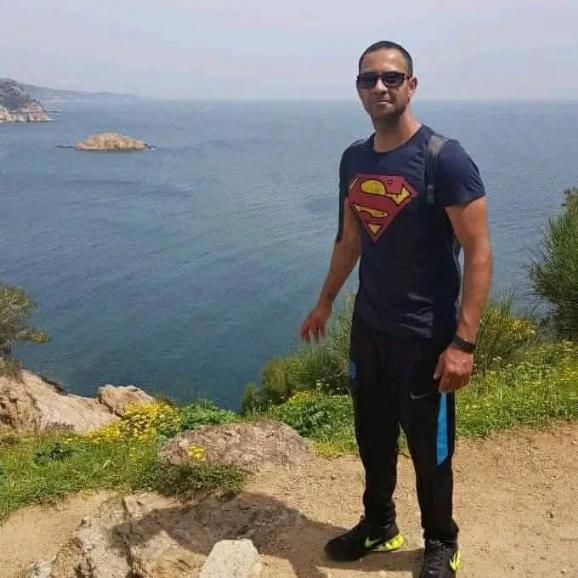 Houcine buscando amigos en Girona Houcine, Hombre de Girona buscando amigos