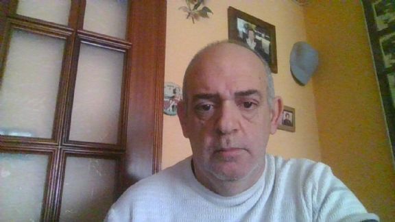 Juan buscando una cita ciegas en Reus Juan, Hombre de Reus buscando una cita ciegas