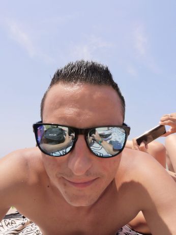 Luis buscando una cita ciegas en Valencia Luis, Hombre de Valencia buscando una cita ciegas