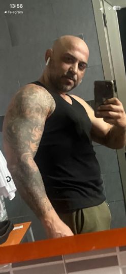 Juan buscando una cita ciegas en La Línea de la Concepción Juan, Hombre de La Línea de la Concepción buscando una cita ciegas