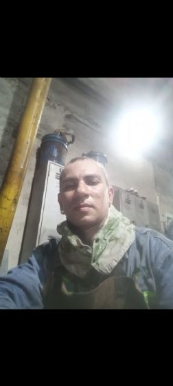 Alexander buscando una cita ciegas en Bucaramanga Alexander, Hombre de Bucaramanga buscando una cita ciegas