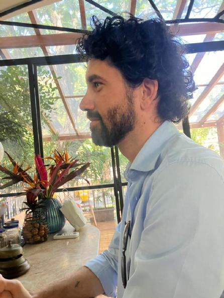Luis buscando una cita ciegas en La Habana Luis, Chico de La Habana buscando una cita ciegas