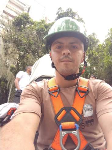 Daniel buscando una cita ciegas en Medellín Daniel, Hombre de Medellín buscando una cita ciegas