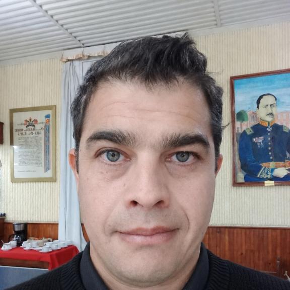 Roberto buscando conocer gente en Montevideo Roberto, Hombre de Montevideo buscando conocer gente