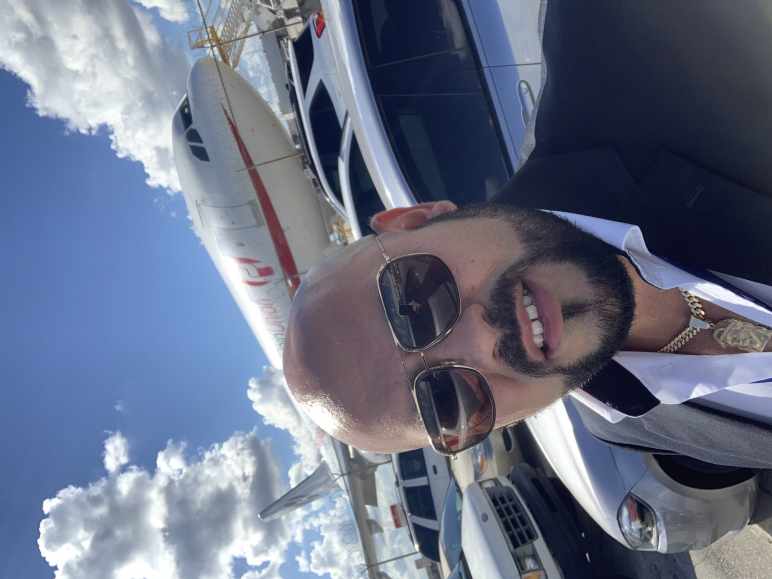 Alex buscando una cita ciegas en Miami Alex, Hombre de Miami buscando una cita ciegas
