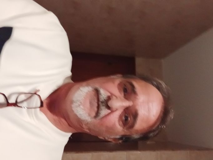 Xavier buscando una cita ciegas en Llagostera Xavier, Hombre de Llagostera buscando una cita ciegas