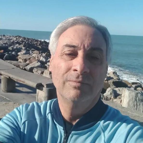 Carlos buscando conocer gente en Mar del Plata Carlos, Hombre de Mar del Plata buscando conocer gente