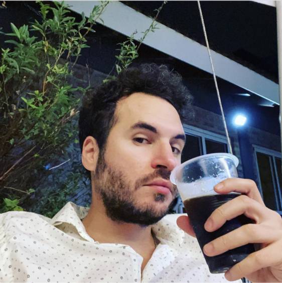 Ramiro buscando una cita ciegas en Buenos Aires Ramiro, Hombre de Buenos Aires buscando una cita ciegas