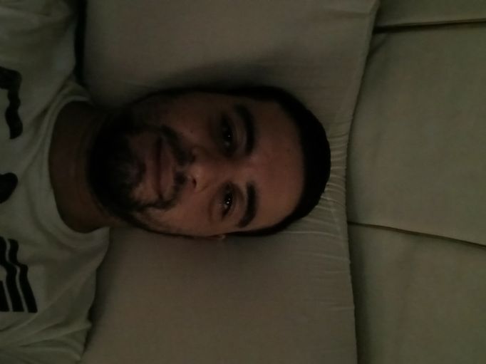 Edi buscando una cita ciegas en Barcelona Edi, Hombre de Barcelona buscando una cita ciegas