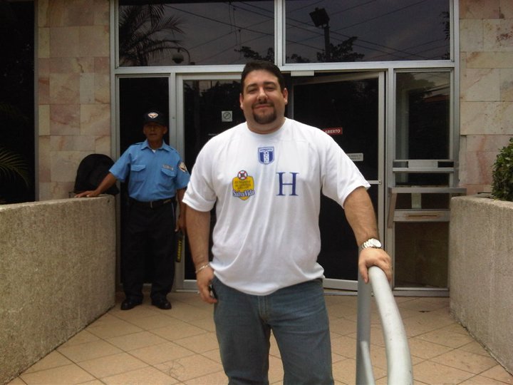 Nestorhn, Hombre de San Pedro Sula buscando una cita ciegas